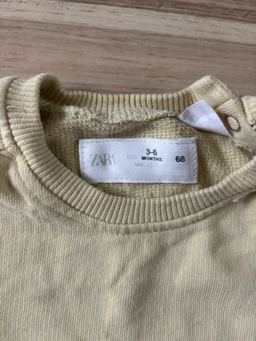 Zara Pale Yellow Kids Crewneck Sweatshirt - Picture 2 of 2